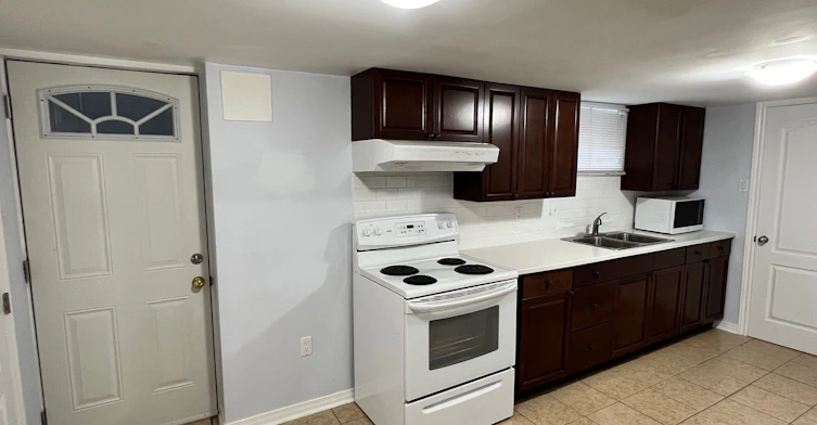 Lower-205 Simcoe Road, Bradford West Gwillimbury, ON, L3Z 1Y5 - 6