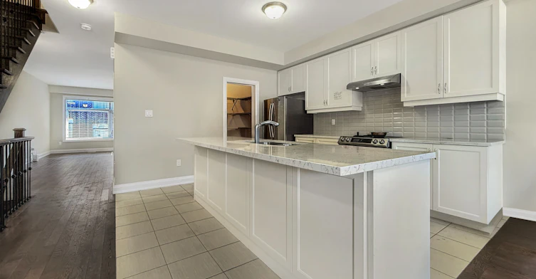 Upper-923 Isaac Phillips Way, Newmarket, ON, L3X 2Y8