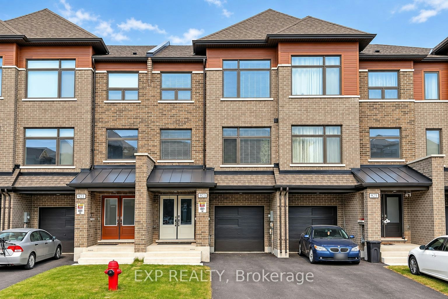 Lower-923 Isaac Phillips Way, Newmarket, ON, L3X 2Y8