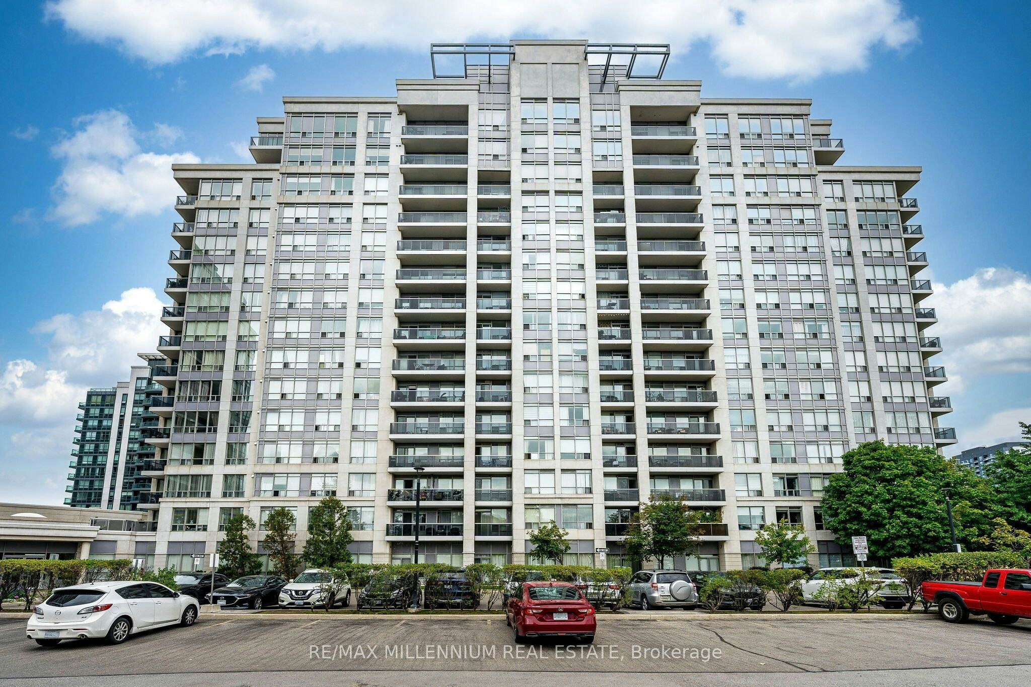 902-50 Disera Drive, Vaughan, ON, L4J 9E9