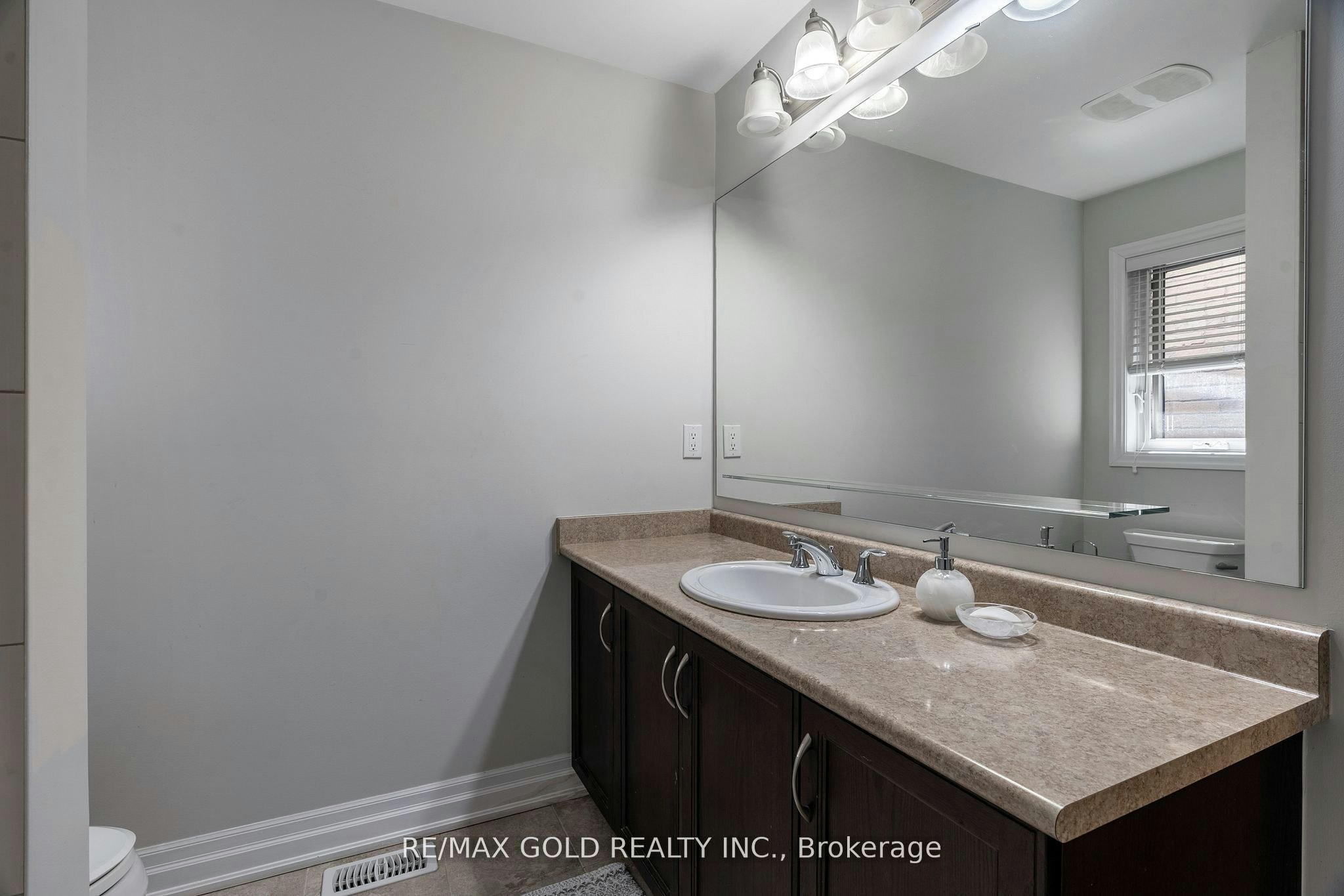 54 Robert Berry Crescent, King, ON, L7B 1L4 - 32