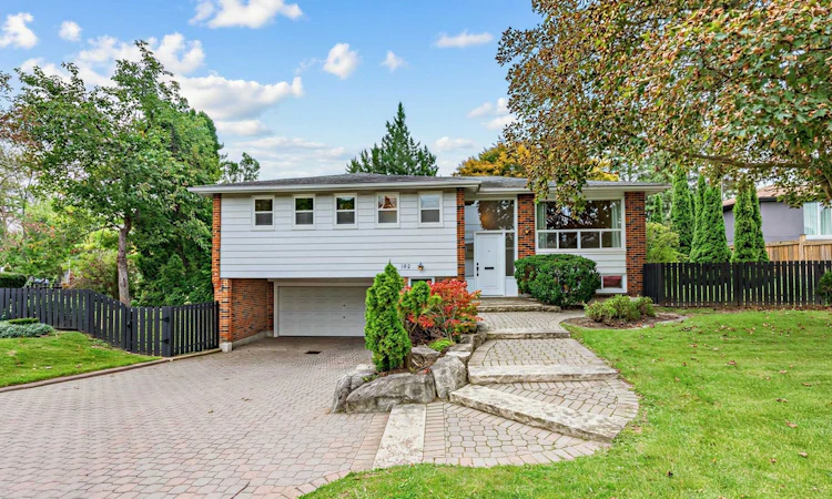 182 Bay Thorn Drive