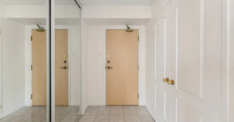 803-7 Townsgate Drive, Vaughan, ON, L4J 7Z9 - 3