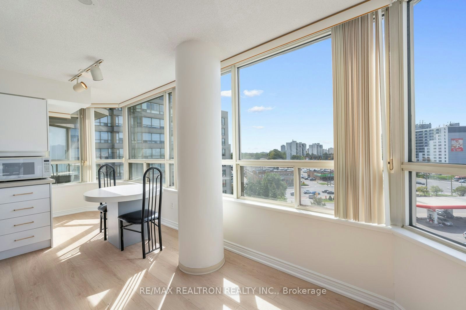 803-7 Townsgate Drive, Vaughan, ON, L4J 7Z9 - 11