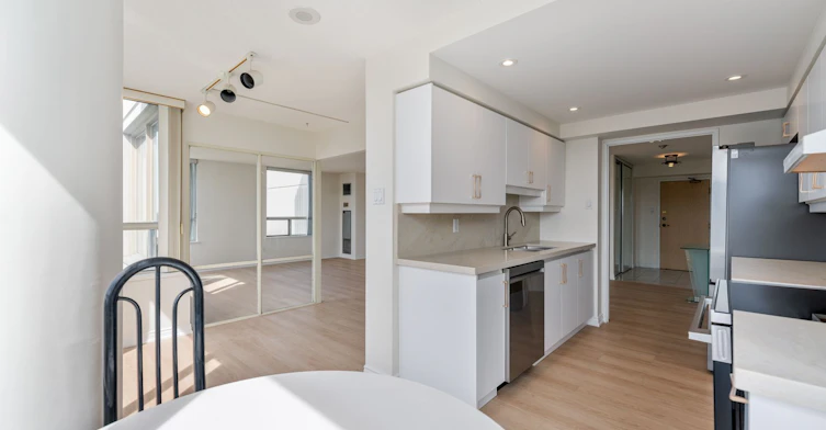 803-7 Townsgate Drive, Vaughan, ON, L4J 7Z9 - 10