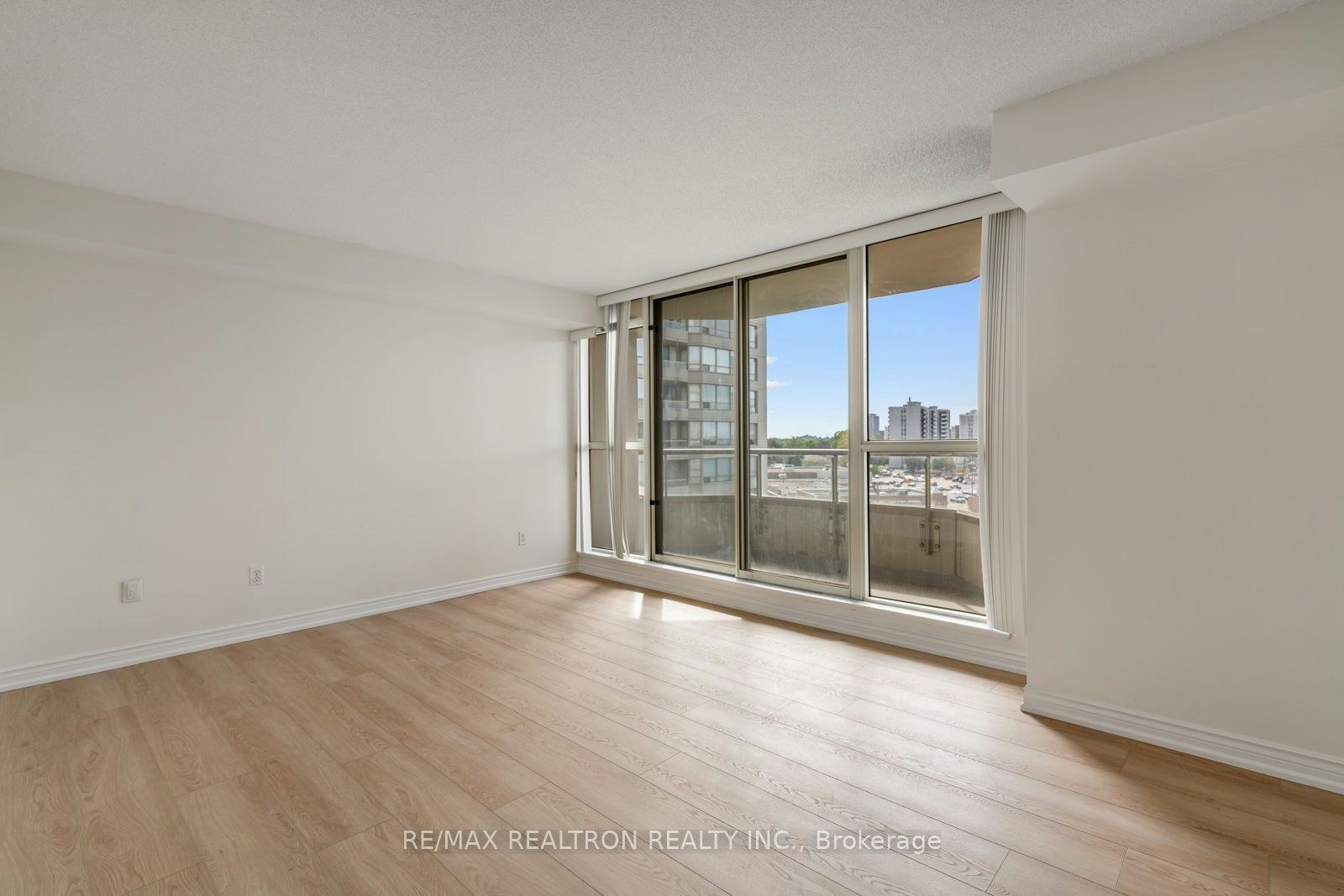 803-7 Townsgate Drive, Vaughan, ON, L4J 7Z9 - 15