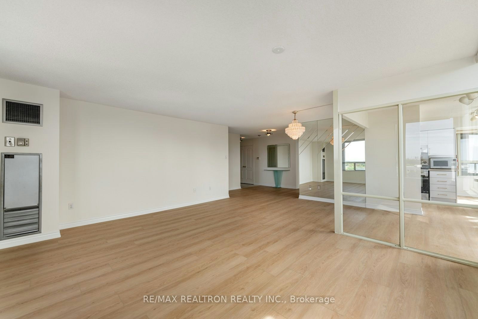 803-7 Townsgate Drive, Vaughan, ON, L4J 7Z9 - 7