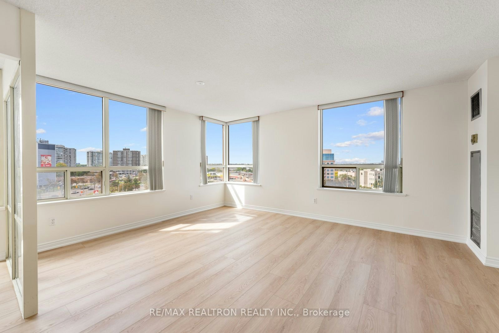 803-7 Townsgate Drive, Vaughan, ON, L4J 7Z9 - 5