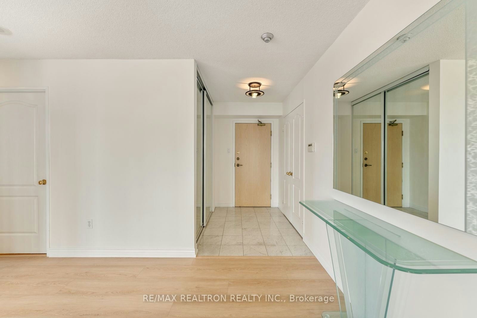 803-7 Townsgate Drive, Vaughan, ON, L4J 7Z9 - 22