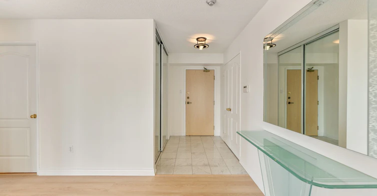 803-7 Townsgate Drive, Vaughan, ON, L4J 7Z9 - 22