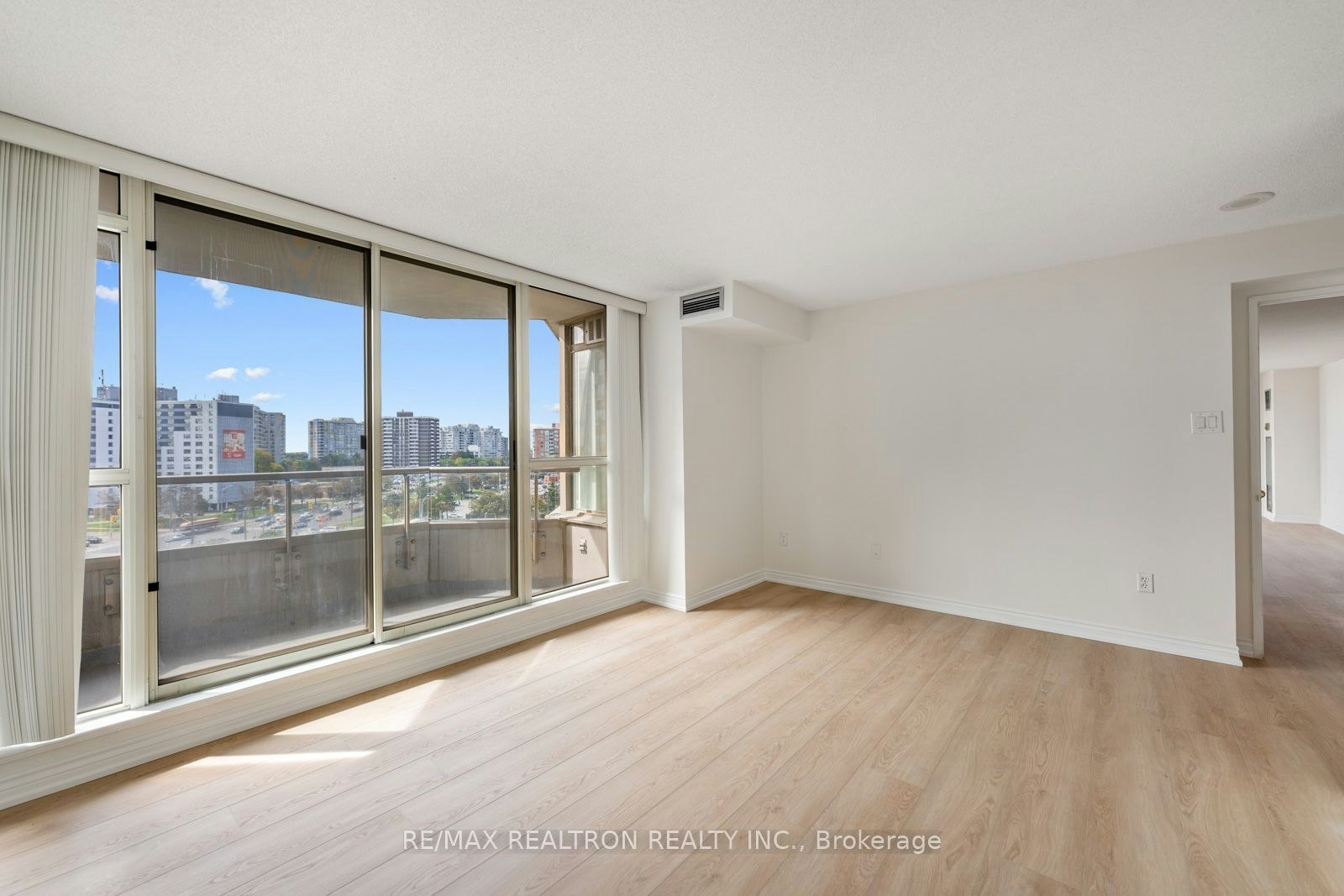 803-7 Townsgate Drive, Vaughan, ON, L4J 7Z9 - 16