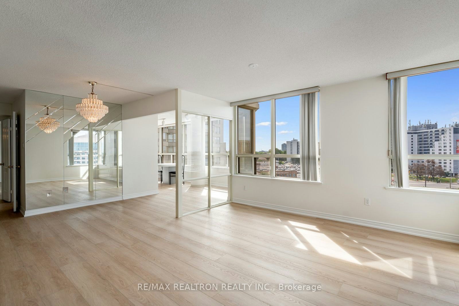 803-7 Townsgate Drive, Vaughan, ON, L4J 7Z9 - 6