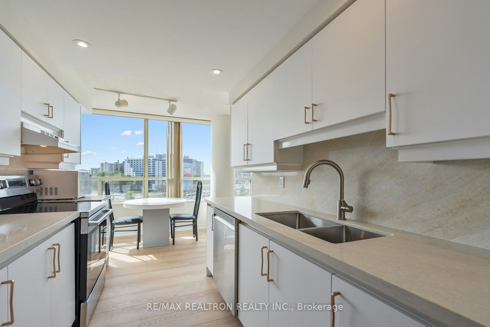 803-7 Townsgate Drive, Vaughan, ON, L4J 7Z9 - 12