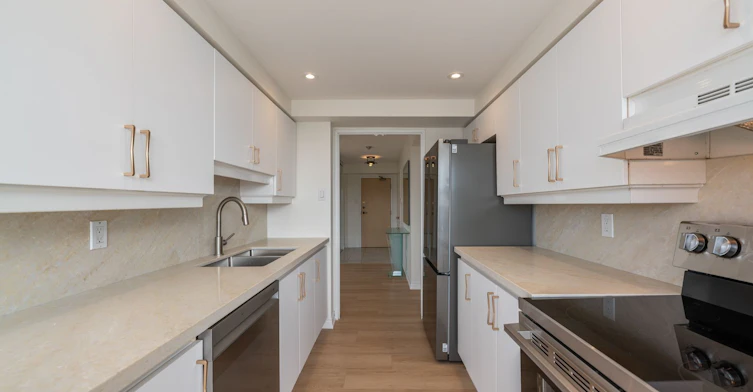 803-7 Townsgate Drive, Vaughan, ON, L4J 7Z9 - 13