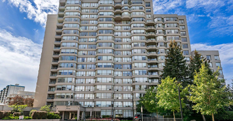 803-7 Townsgate Drive, Vaughan, ON, L4J 7Z9