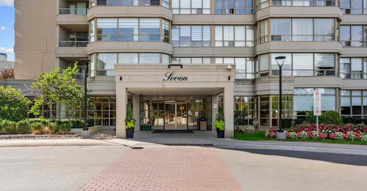803-7 Townsgate Drive, Vaughan, ON, L4J 7Z9 - 35