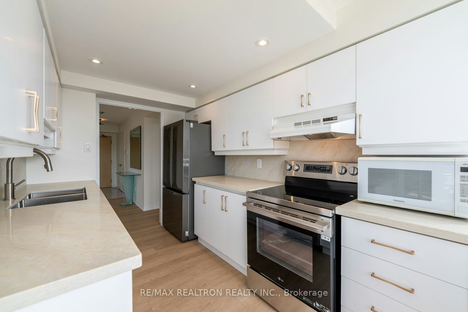 803-7 Townsgate Drive, Vaughan, ON, L4J 7Z9 - 14