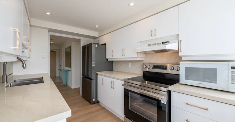 803-7 Townsgate Drive, Vaughan, ON, L4J 7Z9 - 14