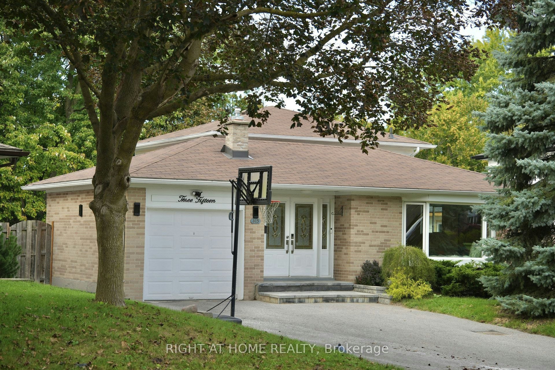 315 Roywood Crescent, Newmarket, ON, L3Y 1A6