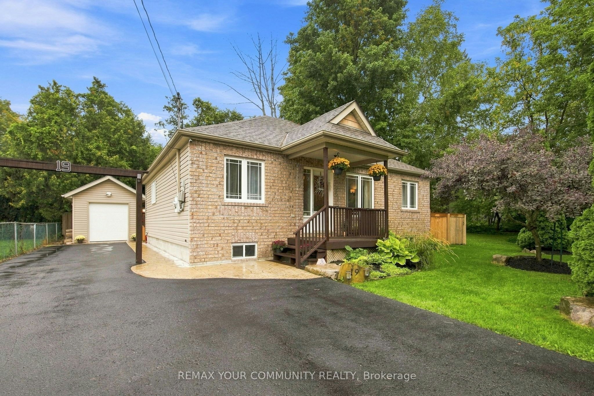 19 De Geer Street, Georgina, ON, L0E 1L0