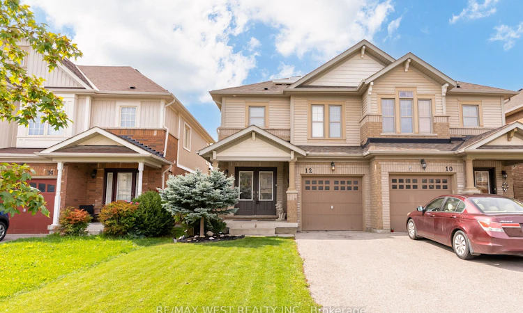 12 Hoard Avenue S