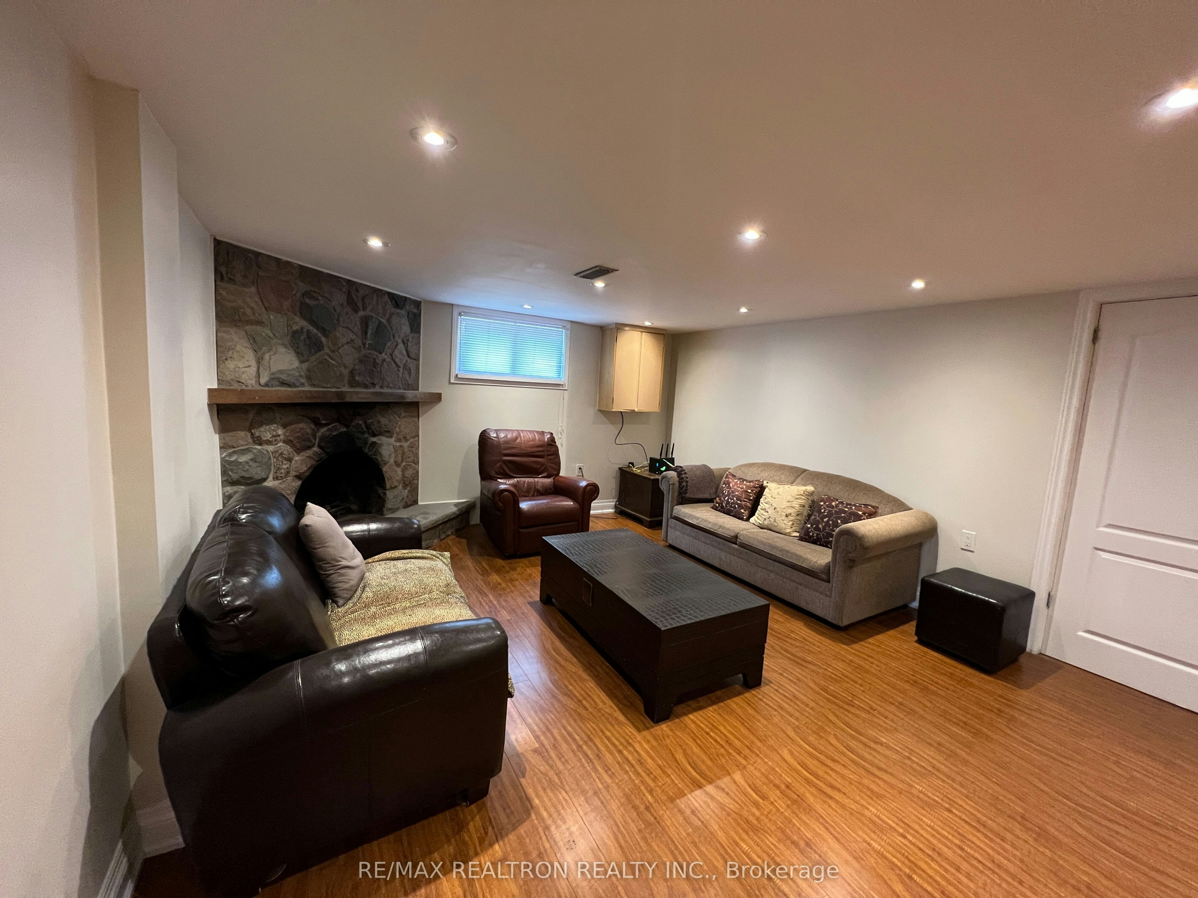 428 Paliser Crescent N, Richmond Hill, ON, L4C 1R6 2