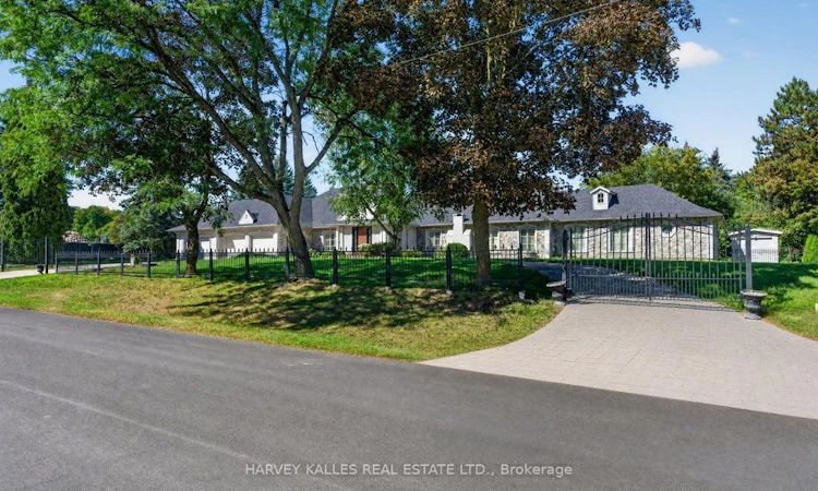28 Putting Green Crescent