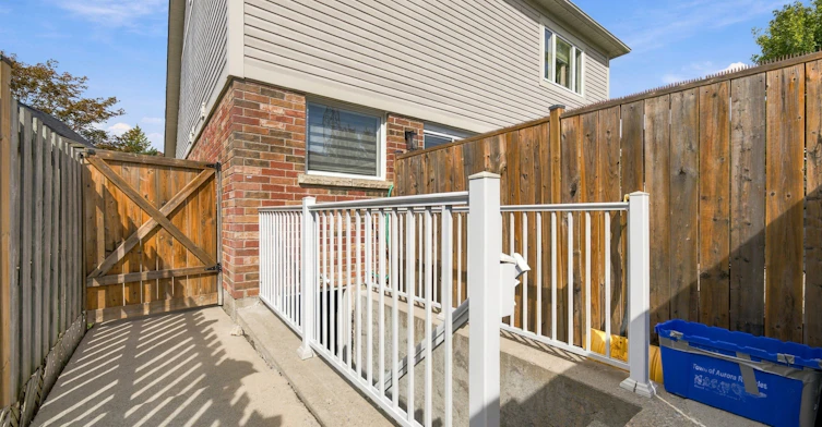 27 Watkins Glen Crescent, Aurora, ON, L4G 7P3