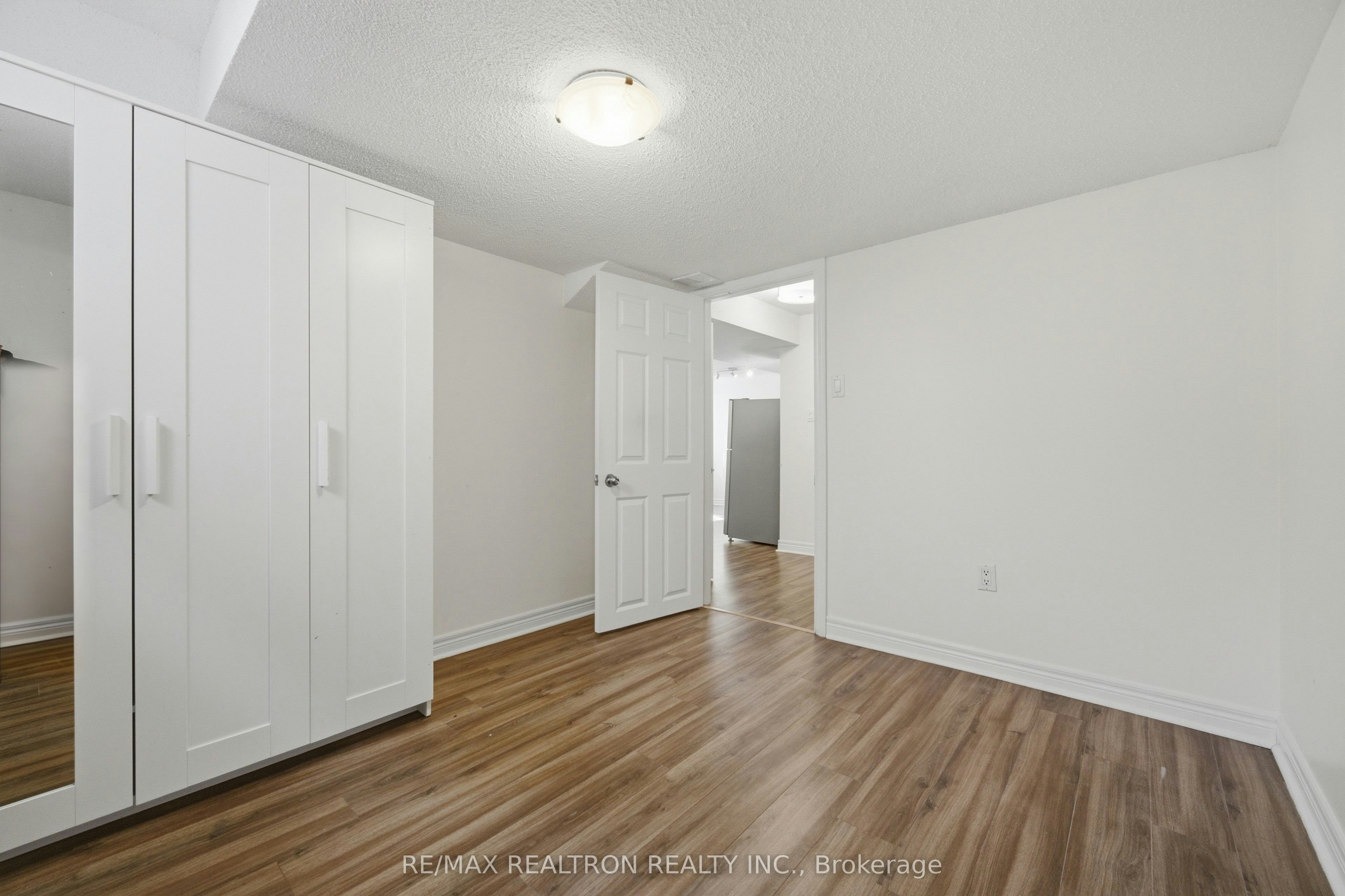 27 Watkins Glen Crescent, Aurora, ON, L4G 7P3 - 14