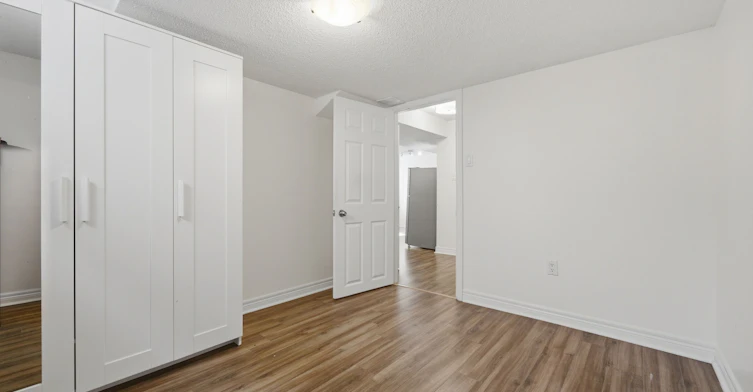 27 Watkins Glen Crescent, Aurora, ON, L4G 7P3 - 14
