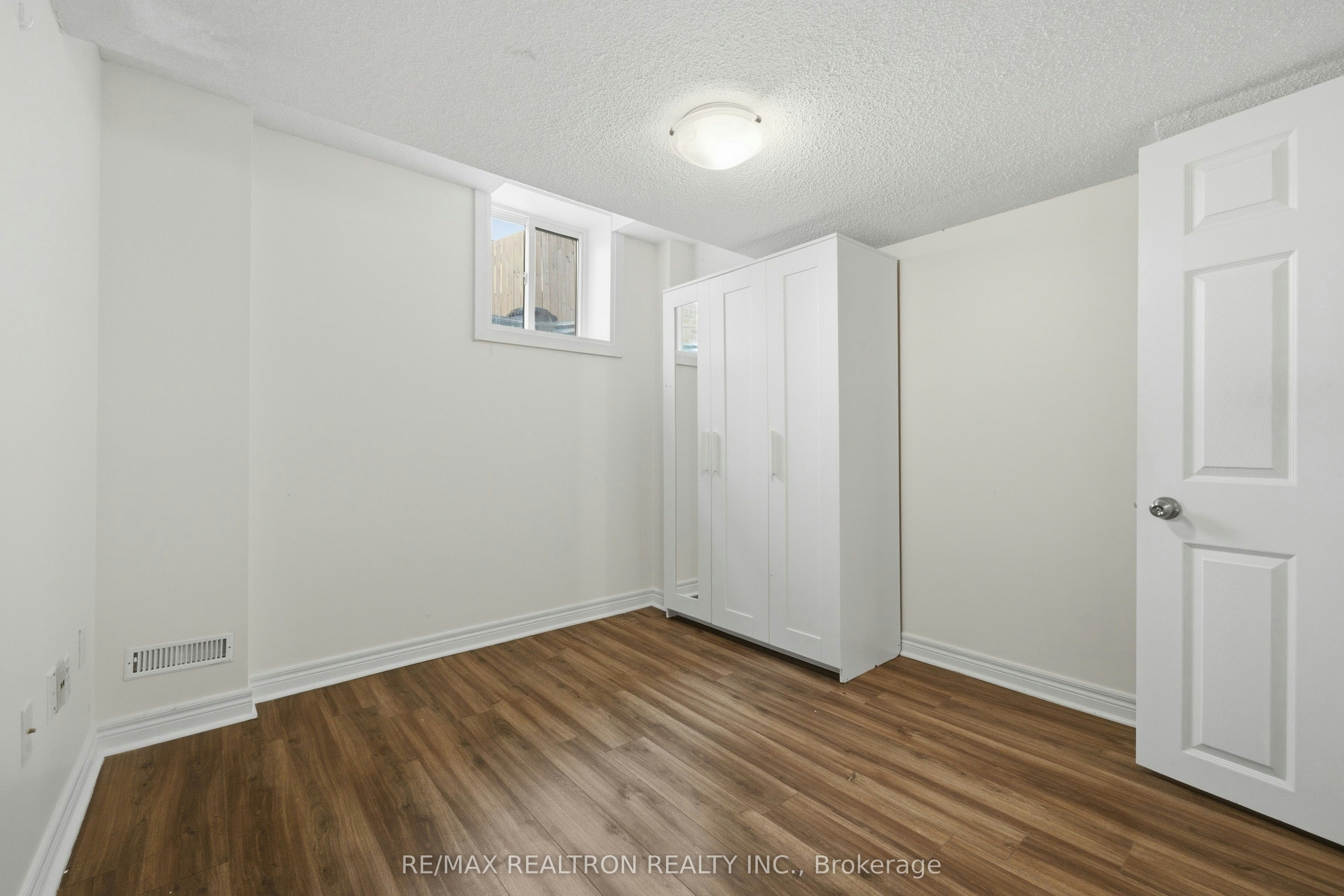 27 Watkins Glen Crescent, Aurora, ON, L4G 7P3 - 13