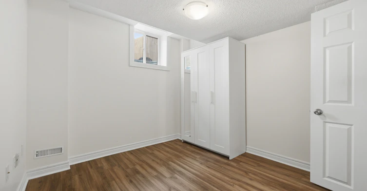27 Watkins Glen Crescent, Aurora, ON, L4G 7P3 - 13