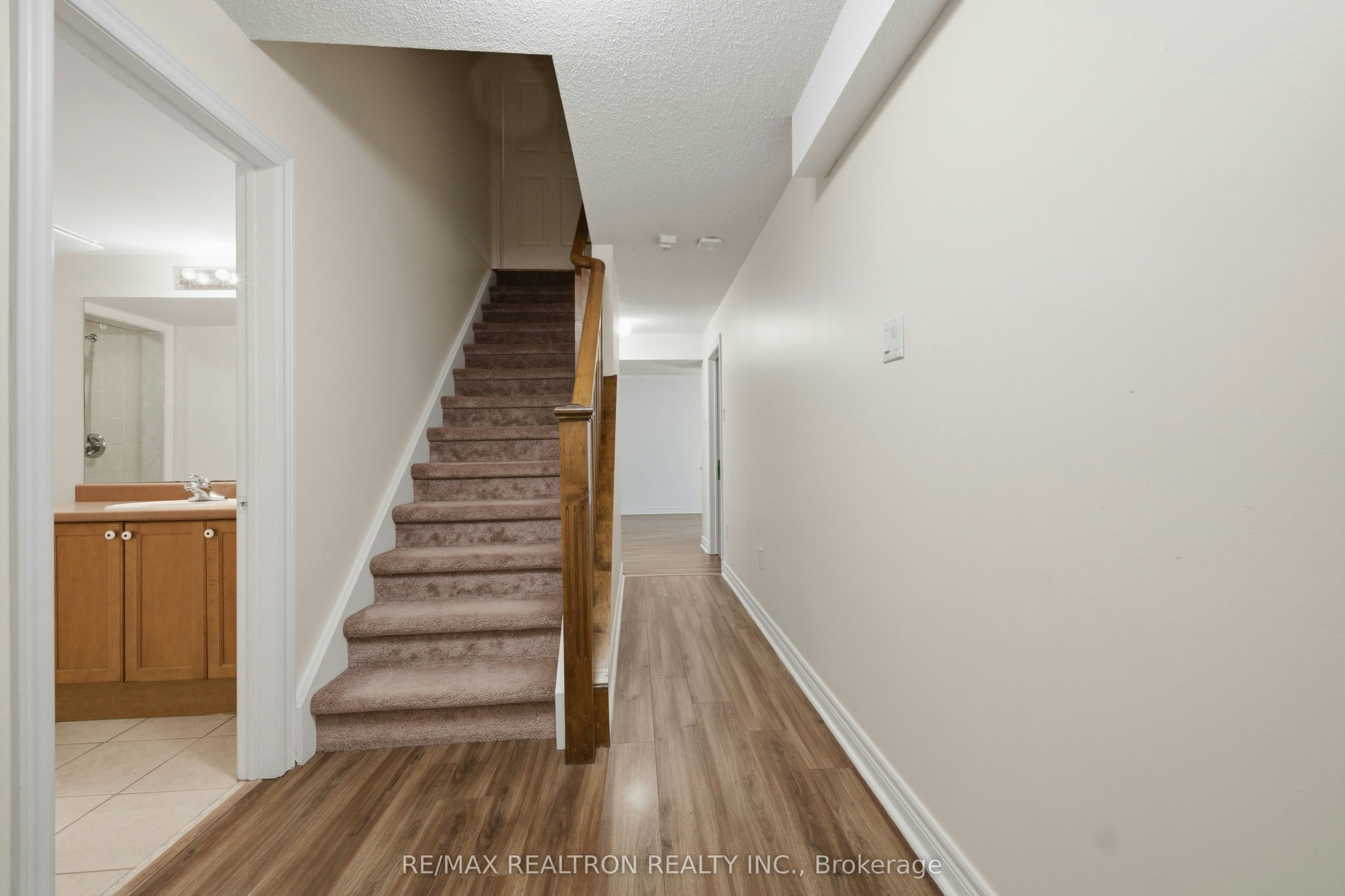 27 Watkins Glen Crescent, Aurora, ON, L4G 7P3 - 17