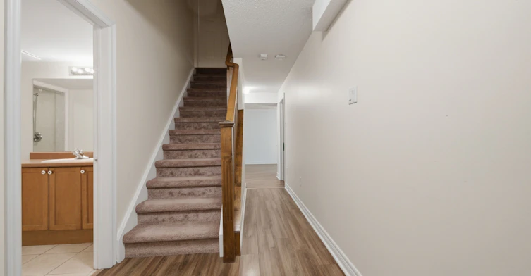 27 Watkins Glen Crescent, Aurora, ON, L4G 7P3 - 17