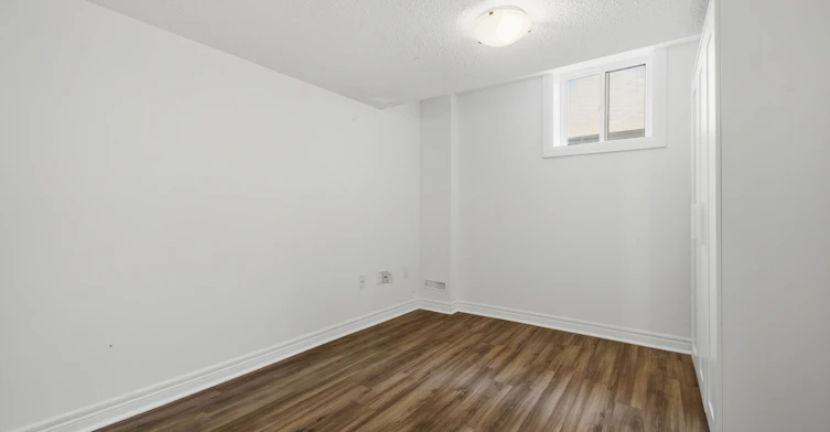 27 Watkins Glen Crescent, Aurora, ON, L4G 7P3 - 12