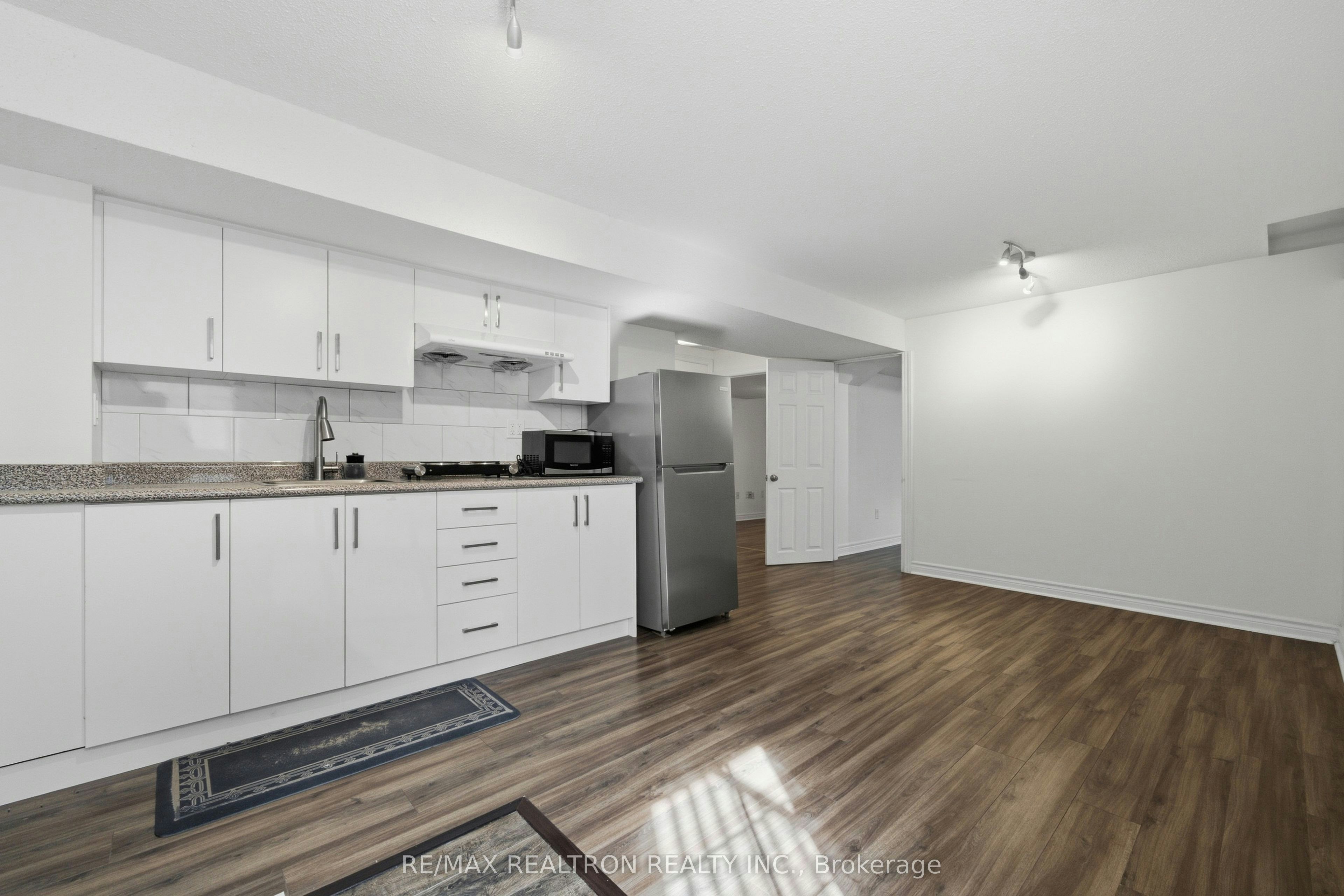 27 Watkins Glen Crescent, Aurora, ON, L4G 7P3 - 5