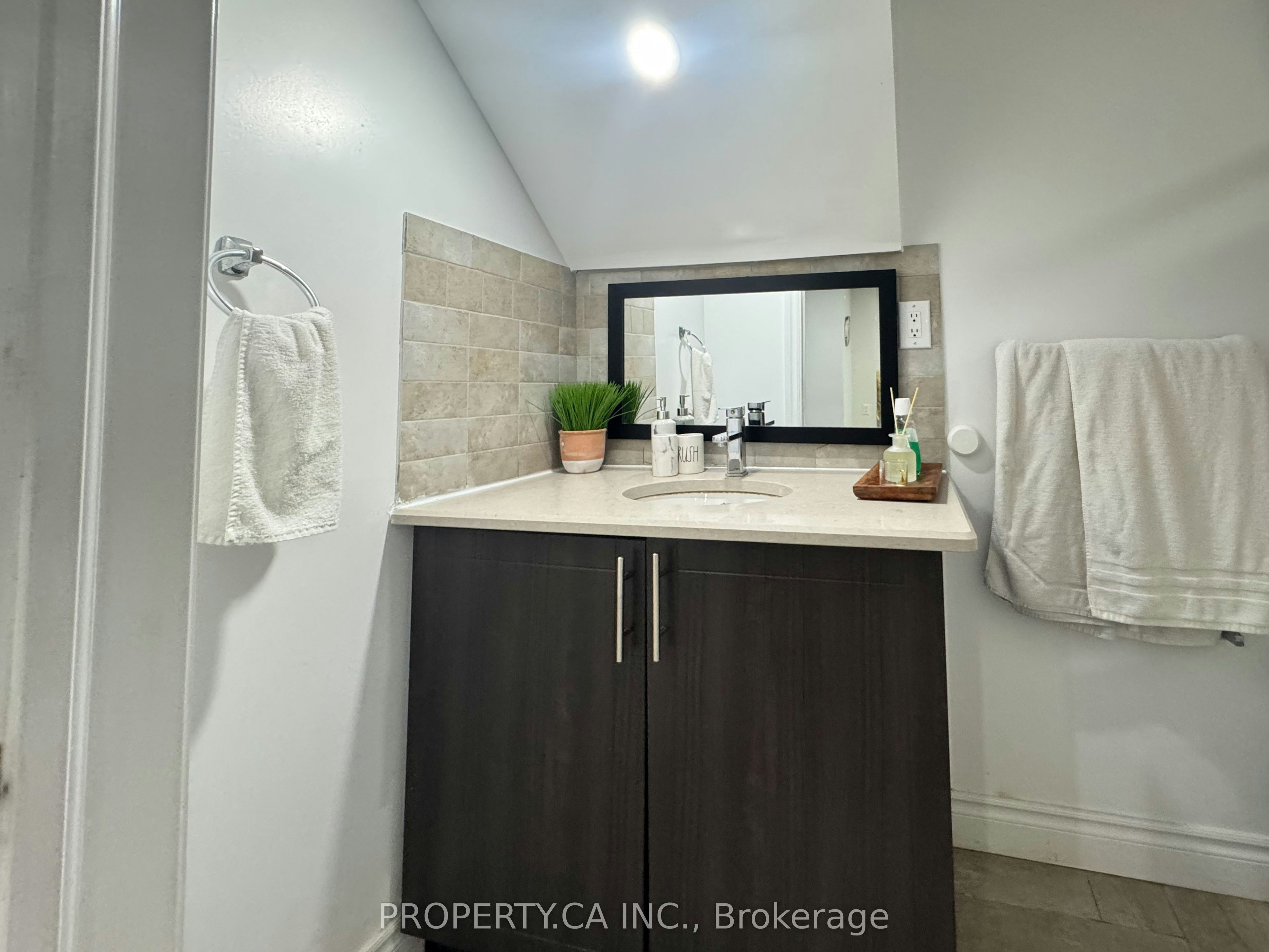 Lower-37 Hewlett Crescent, Markham, ON, L3P 7J9 - 10