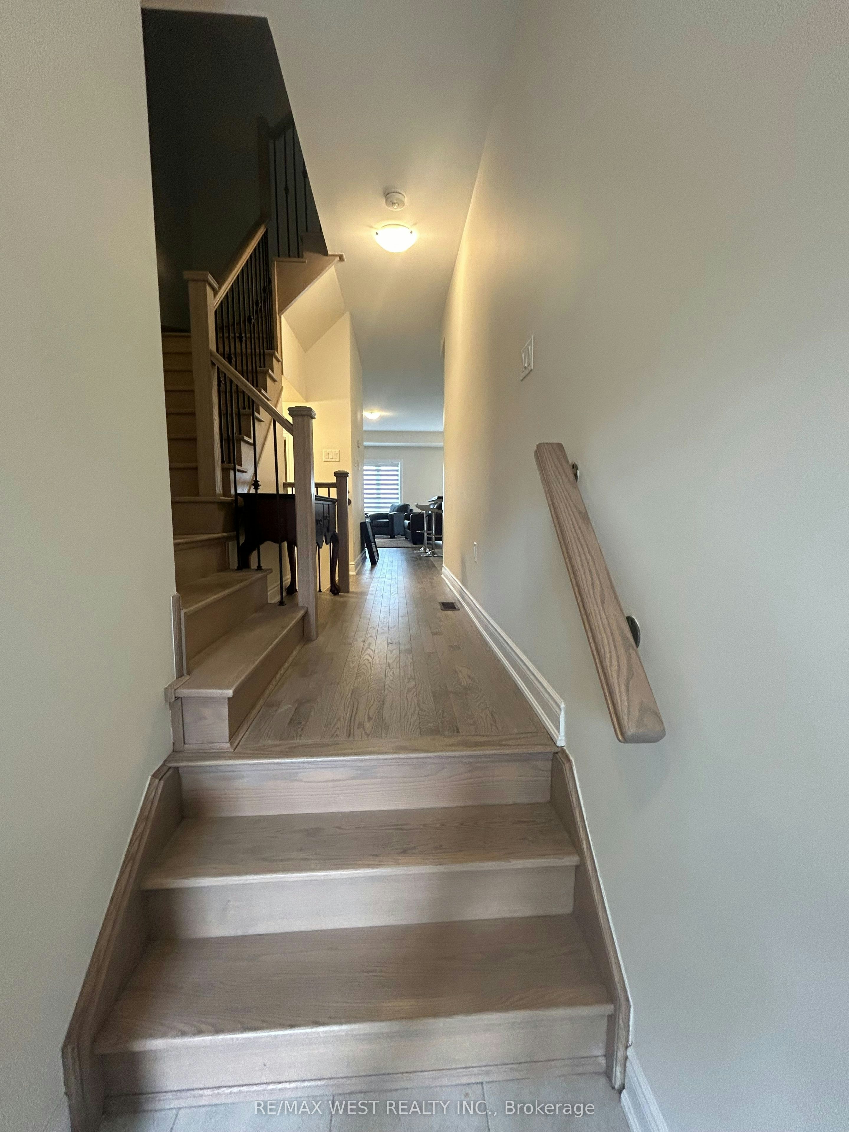 50 Lorne Thomas Place, New Tecumseth, ON, L9R 0T8 - 2