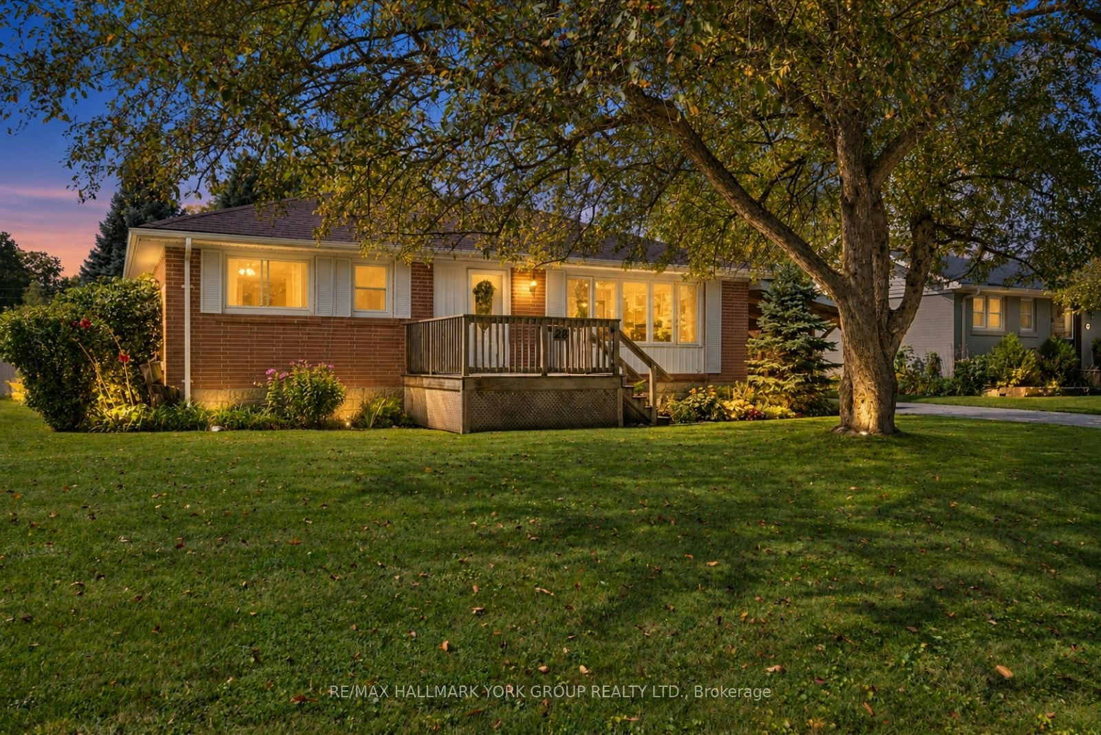 26 Georgina Street, Georgina, ON, L0E 1R0