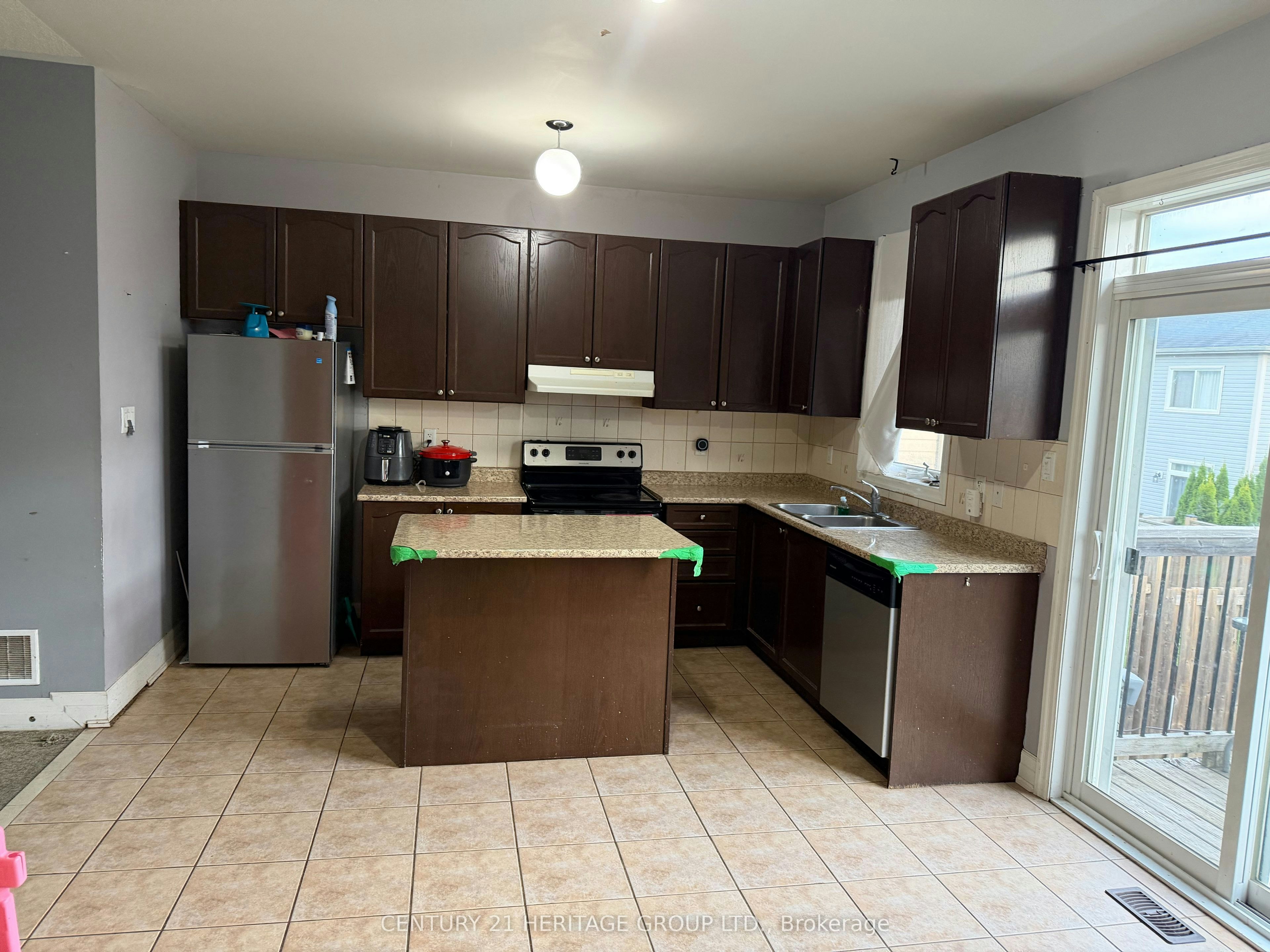 3 Grey Wing Avenue, Georgina, ON, L4P 0E8