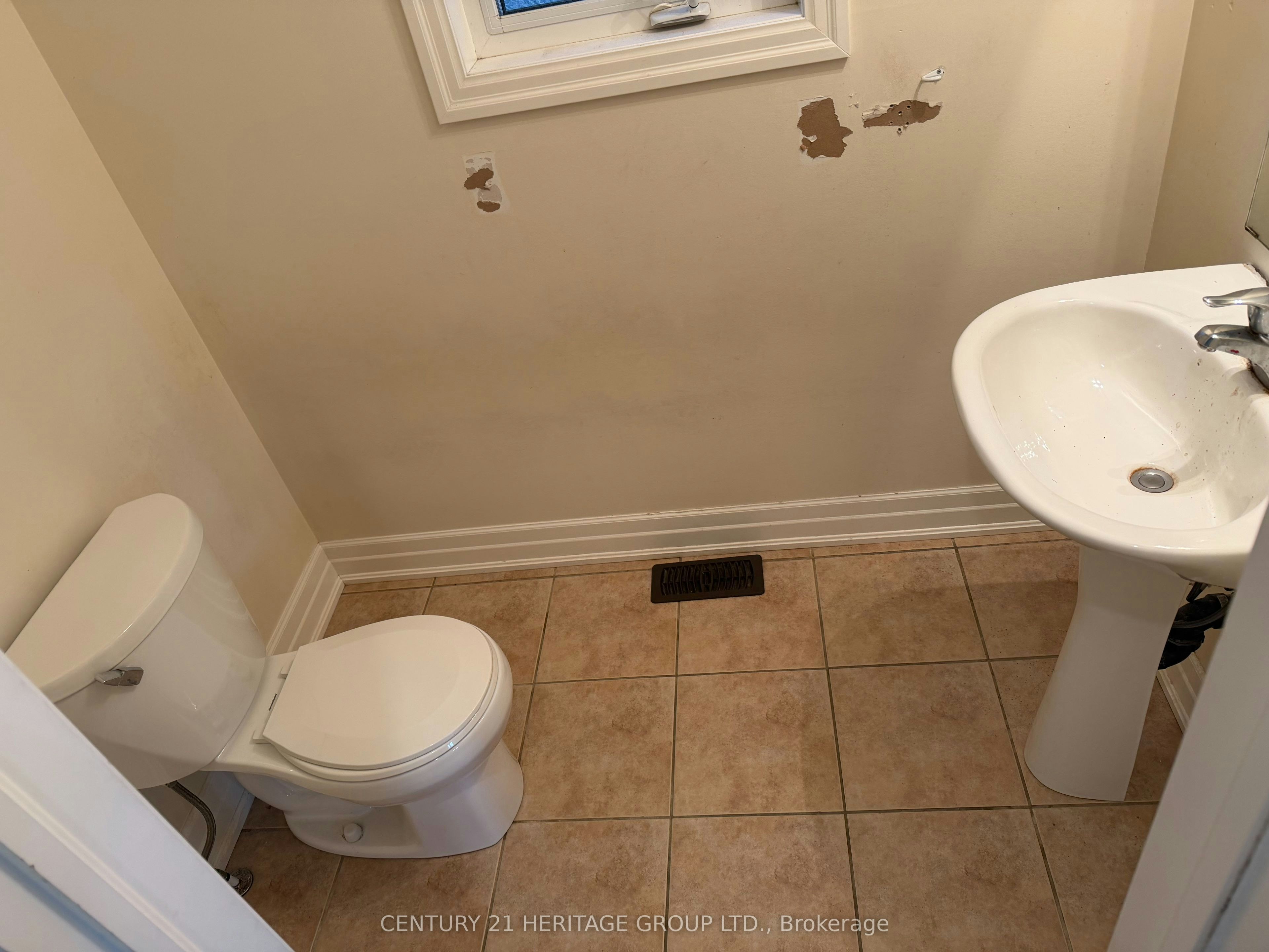 3 Grey Wing Avenue, Georgina, ON, L4P 0E8 - 3