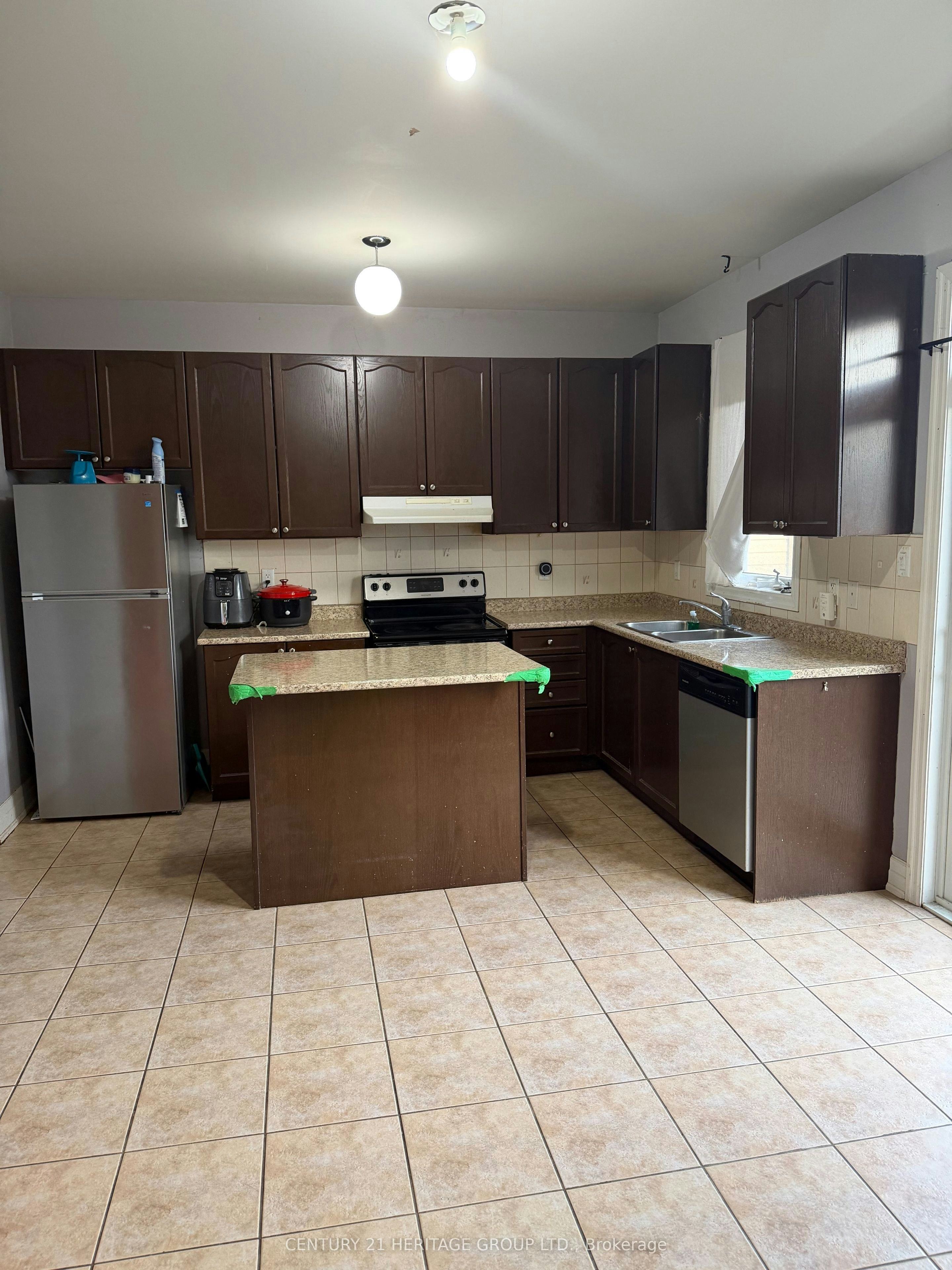 3 Grey Wing Avenue, Georgina, ON, L4P 0E8 - 2