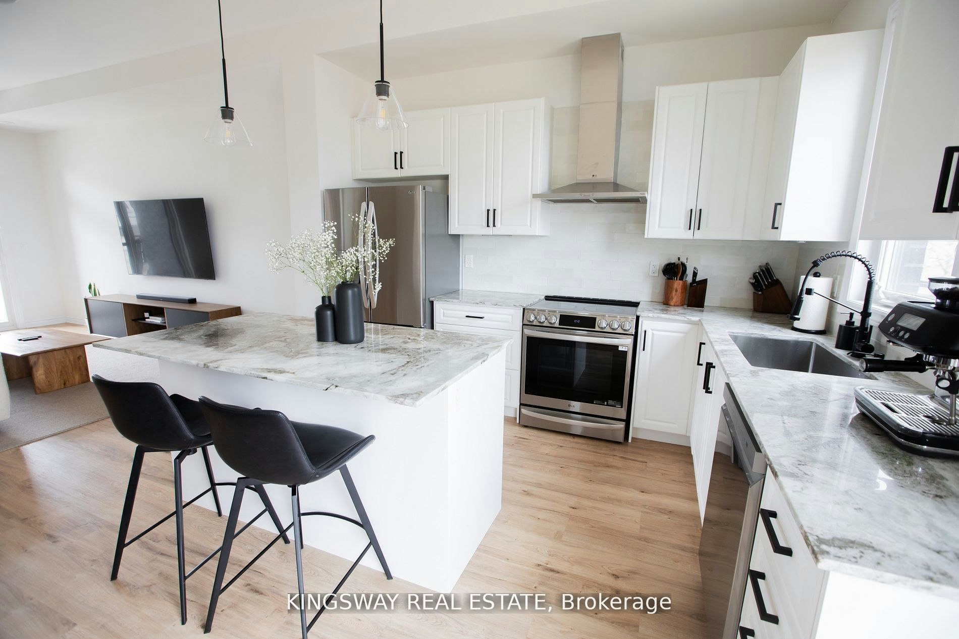 27 Paradox Street, Vaughan, ON, L4L 1A7 5