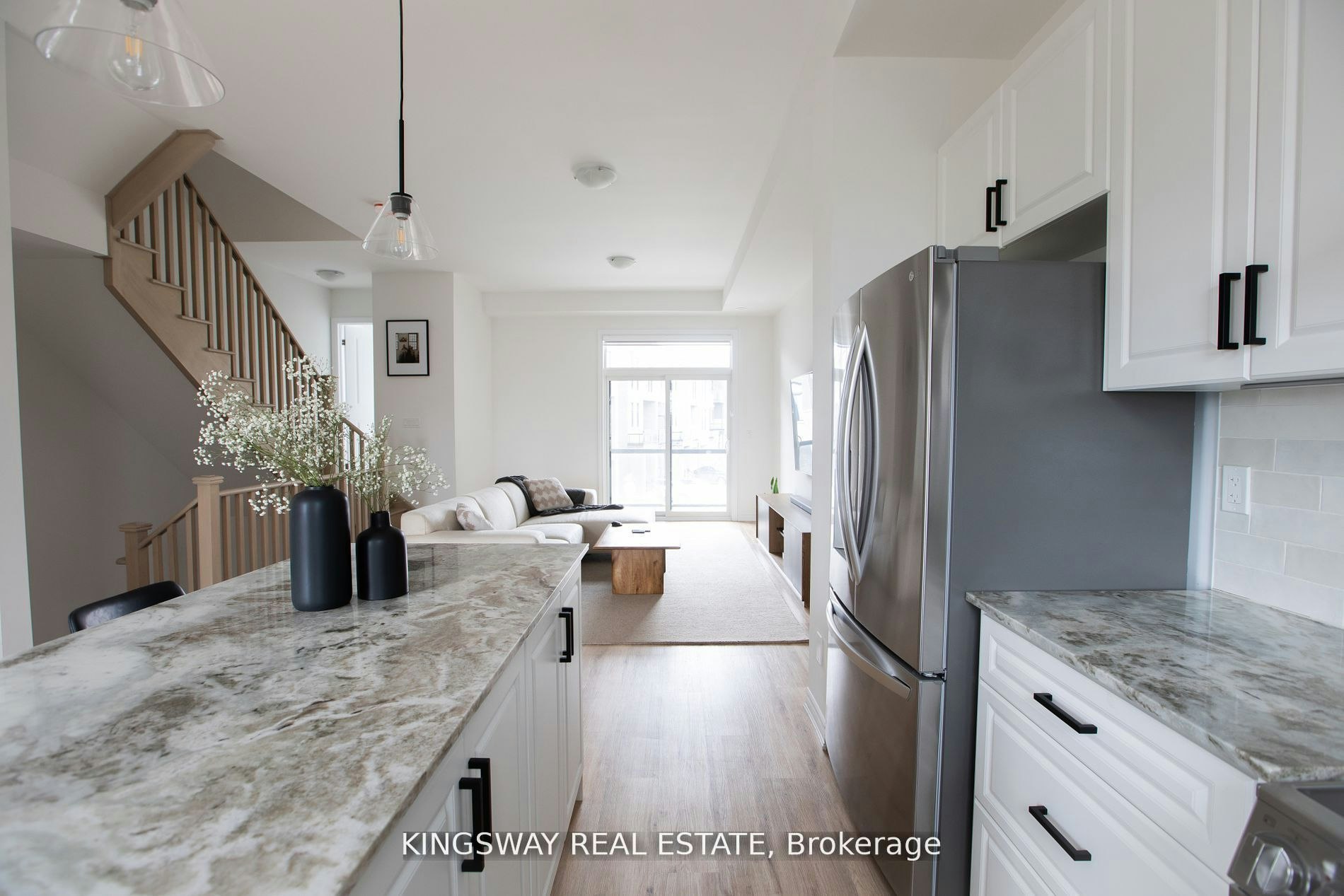 27 Paradox Street, Vaughan, ON, L4L 1A7 2