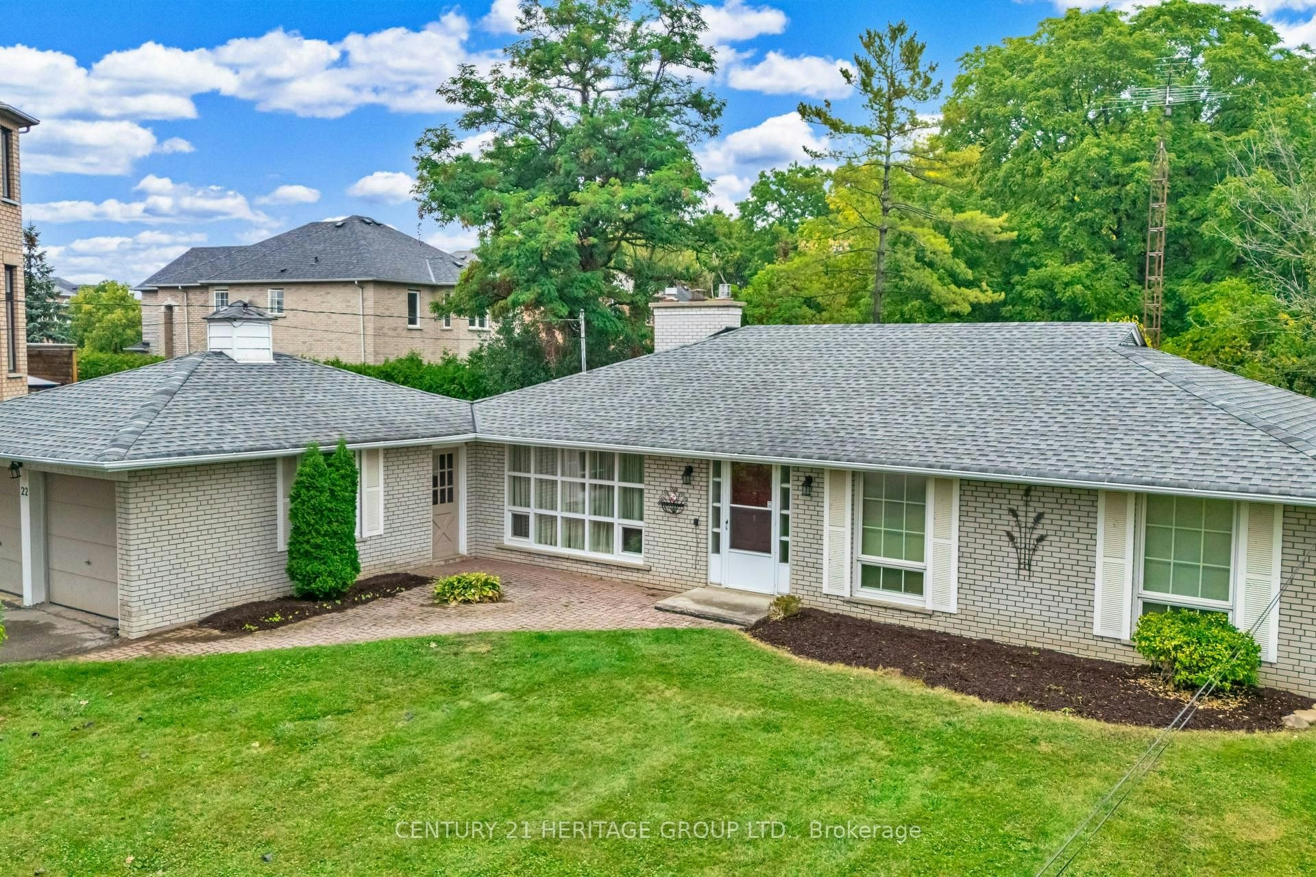 22 Poplar Drive, Richmond Hill, ON, L4E 2X6