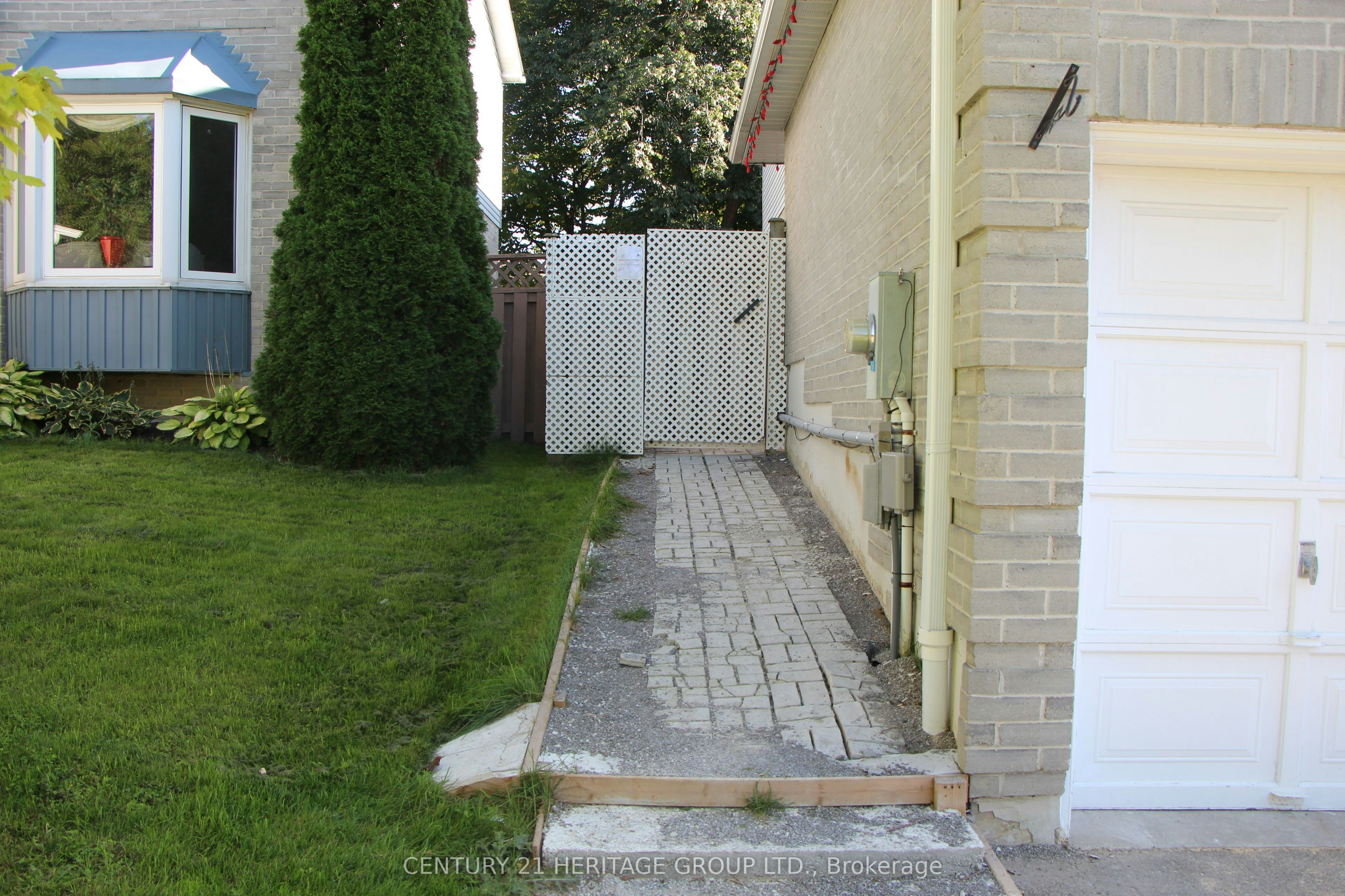 306 Salisbury Lane, Newmarket, ON, L3Y 8A5 - 14