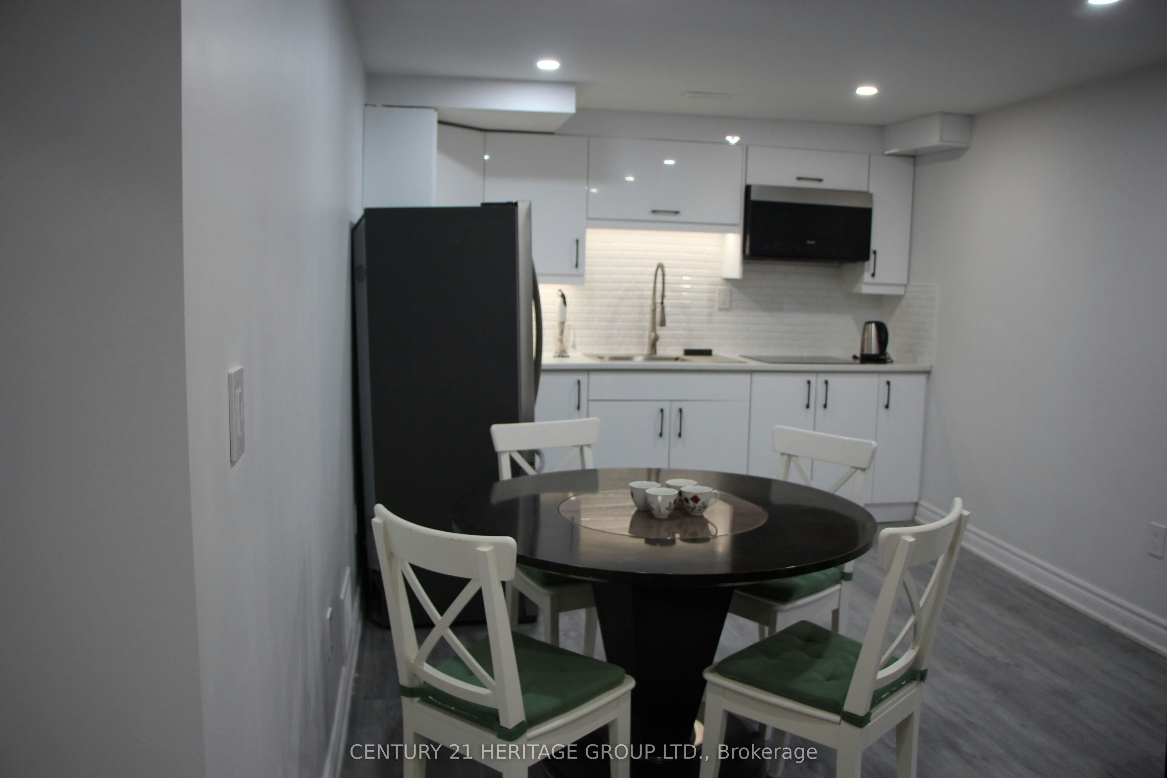 306 Salisbury Lane, Newmarket, ON, L3Y 8A5