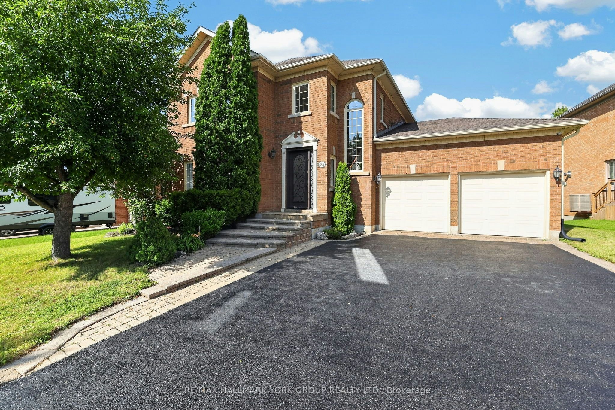 669 Kingsmere Avenue, Newmarket, ON, L3X 1L5