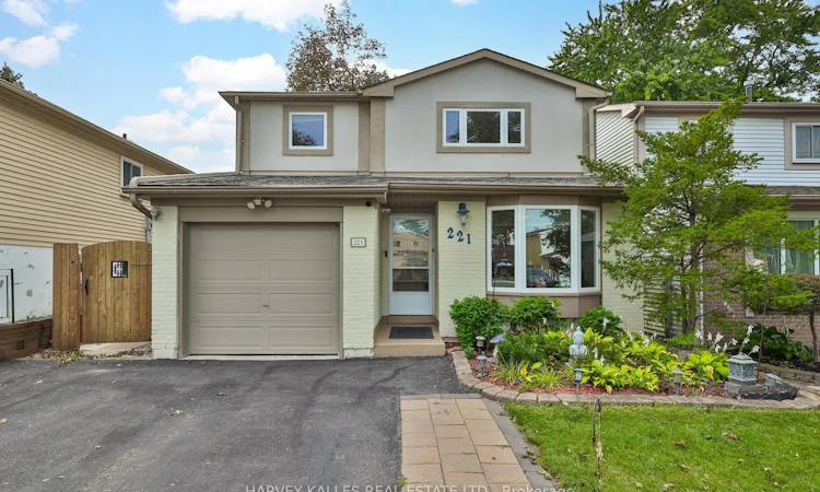 221 Snowshoe Crescent