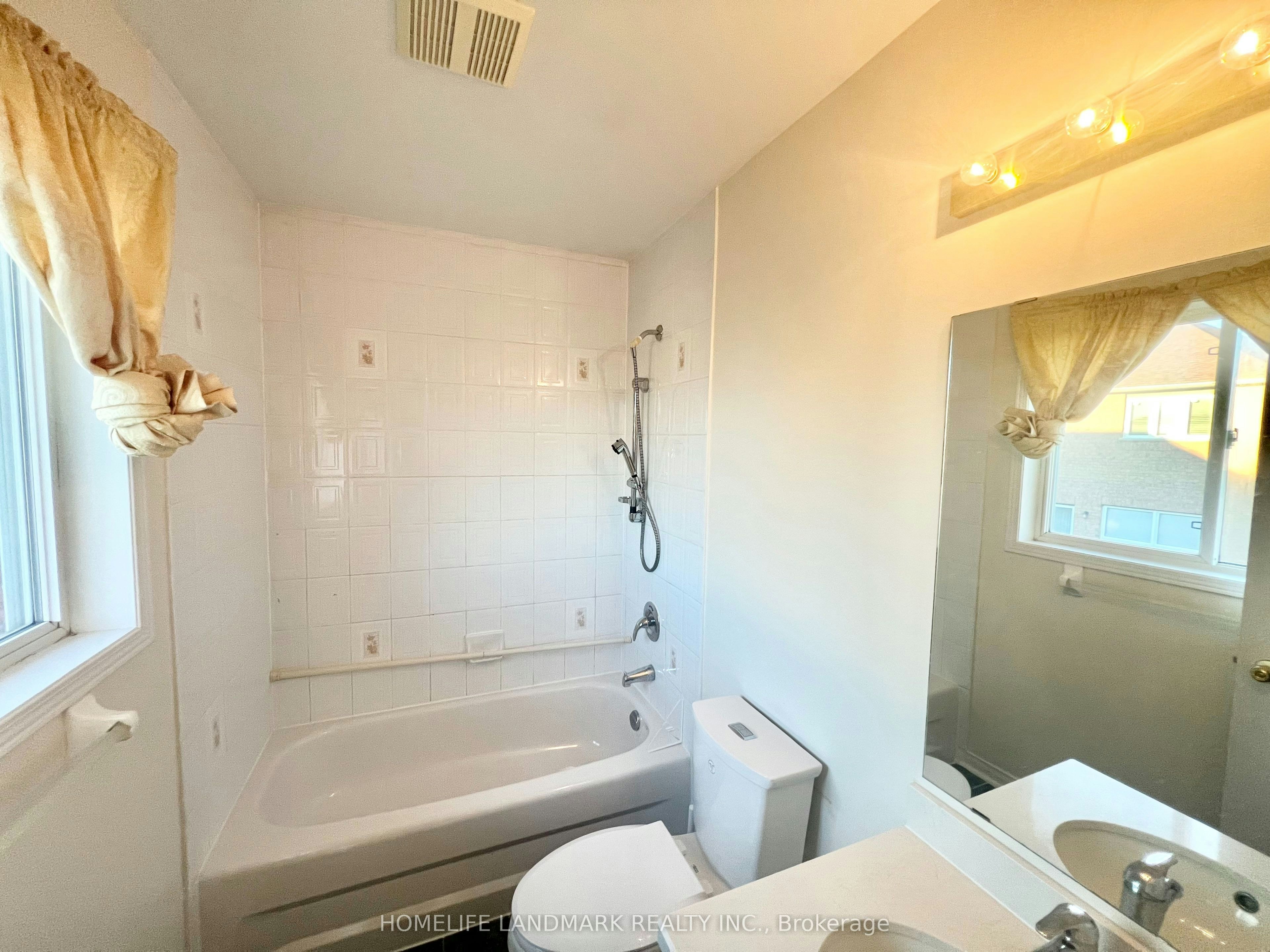 19 Fairlawn Avenue, Markham, ON, L6C 2E7 - 19